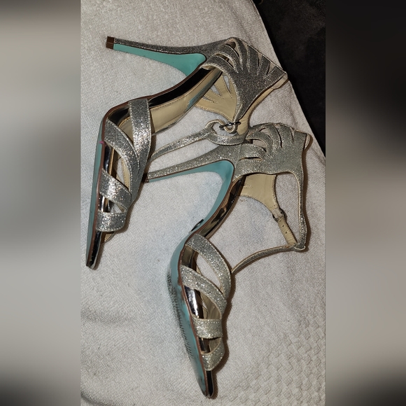 Shoes - Picture 2 of 4